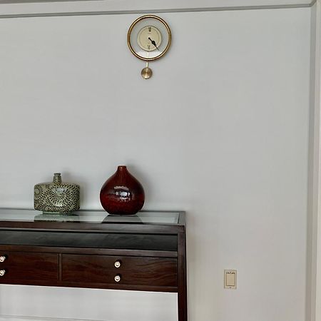 One Bedroom Queen Bed Sharing Washroom In Tiger Sweet House License## Ричмонд Экстерьер фото